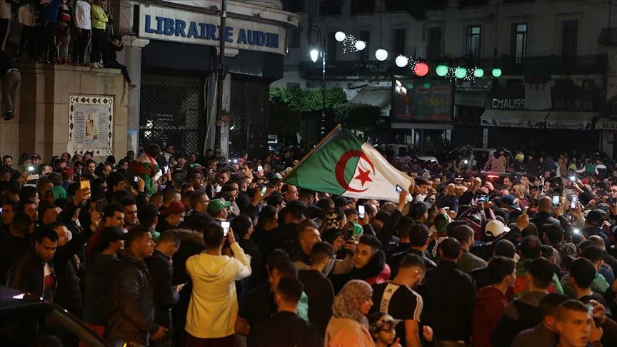 Cezayir'de Buteflika sonrası hamle sırası orduda 