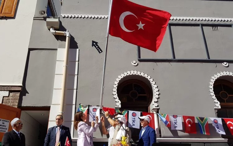 Güney Afrika'daki Osmanlı yadigarına Türk bayrağı çekildi