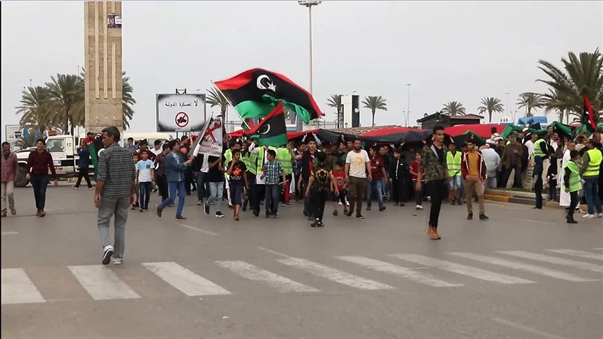 Libya'da Hafter saldırılarına 'sarı yelekli' protesto