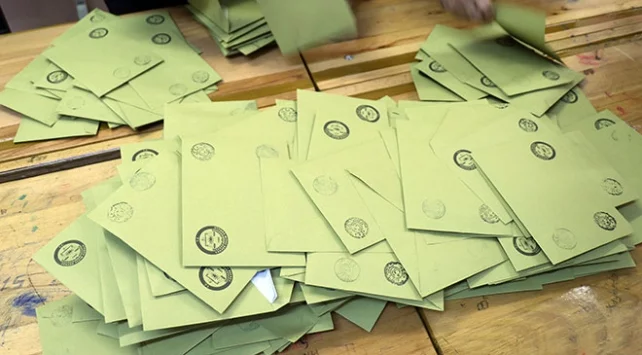 AK Parti, İstanbul'da 38 ilçedeki oyların yeniden sayılmasını istedi