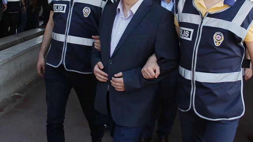 Bursa'da noter ve 7 kişiye FETÖ'den gözaltı