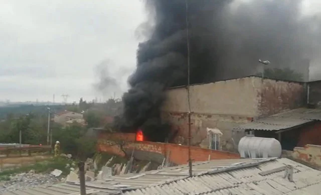 Sultangazi'de fabrika yangını