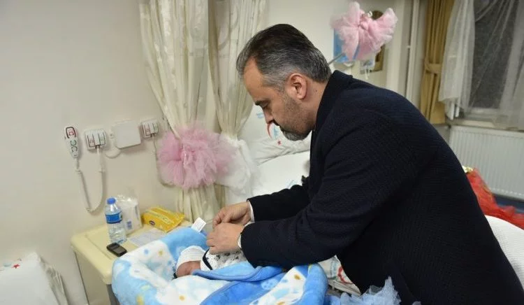 Başkan Aktaş, ailelerin bebek sevincine ortak oldu