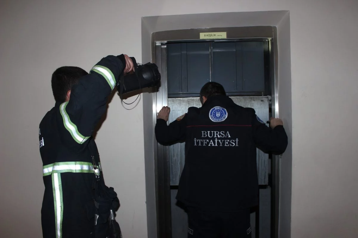 Doğanbey'de asansör krizi