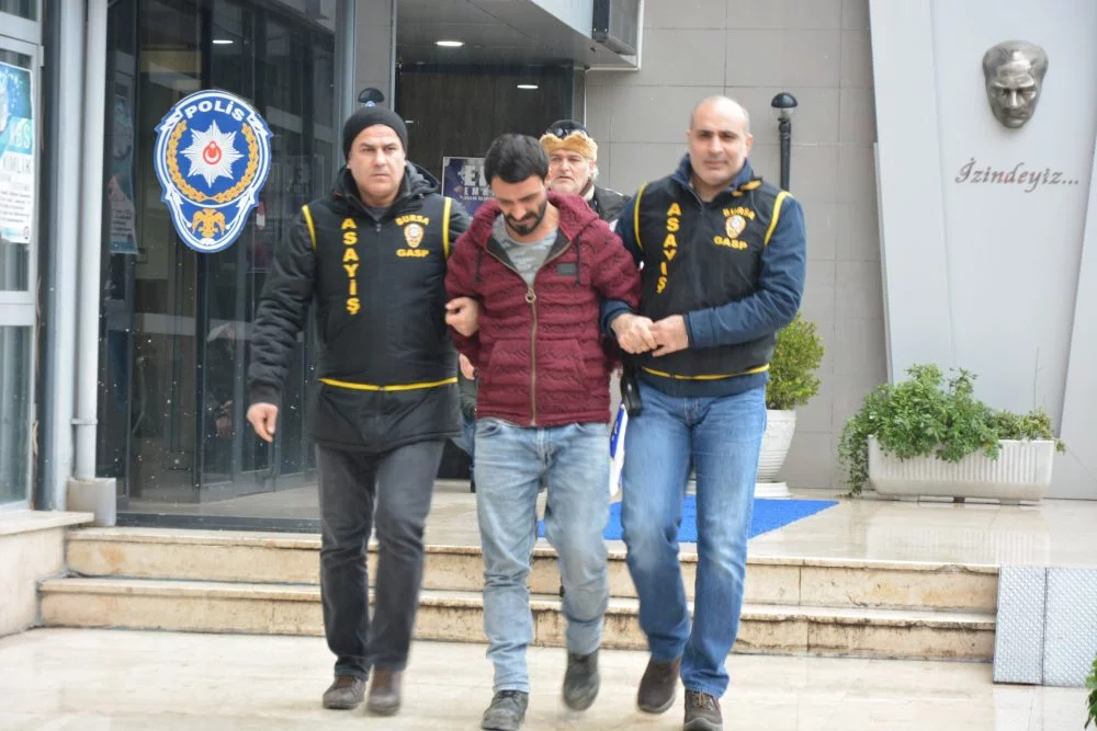 Bursa'da çocuklarını pompalı tüfekle rehin alan şahıs adliyede