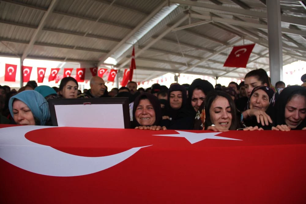 Şehit Özden'in cenazesi Gaziantep'te toğrağa verildi