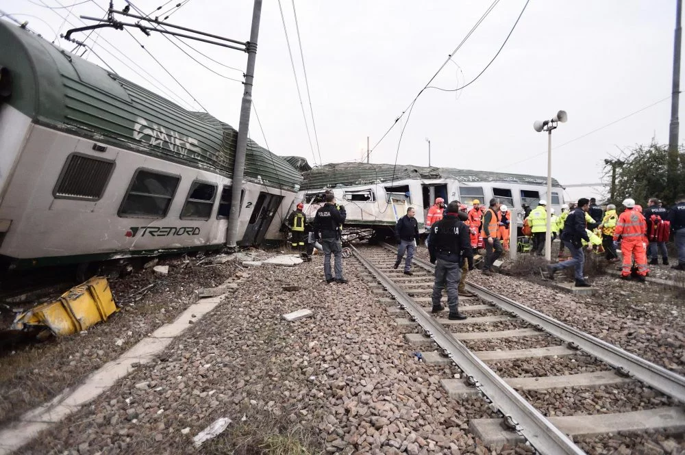 Korkunç kaza, tren raydan çıktı