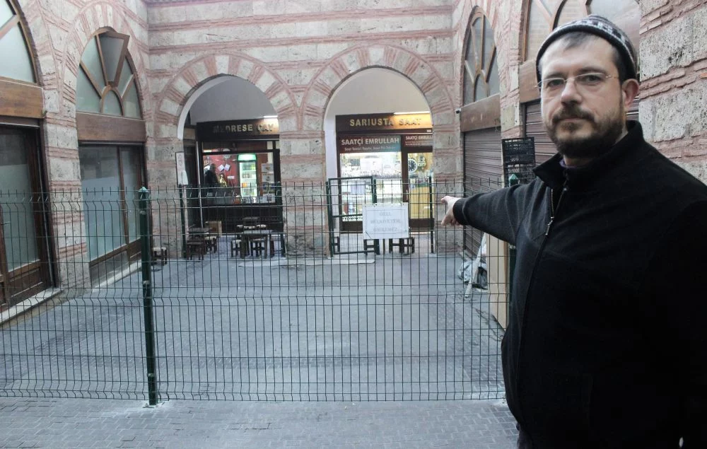 Bursa'da tarihi han tel örgüyle kapatıldı