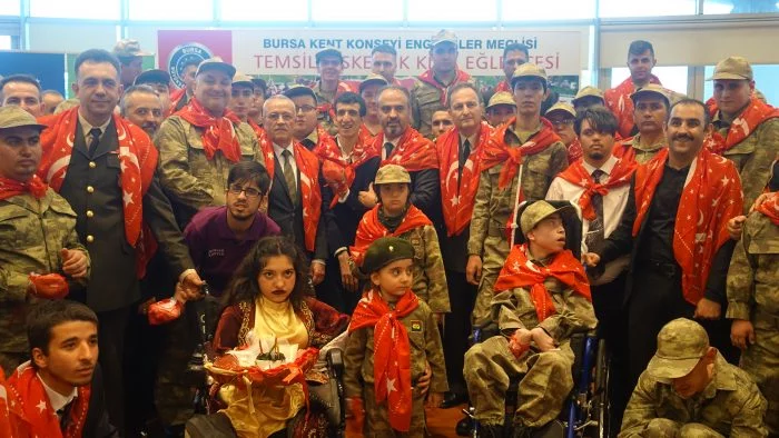Engelli askerlere Bursa'da kına gecesi