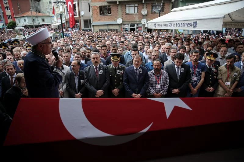 Bursa şehidimizi uğurladı... Cenazede CHP'ye protesto....