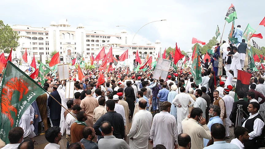 Pakistan ayakta! Halk seçim sonuçlarını protesto ediyor