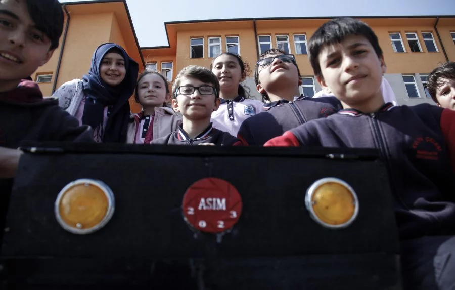 Bursa'da İmam Hatip Ortaokulu öğrencileri elektrikli araç üretti
