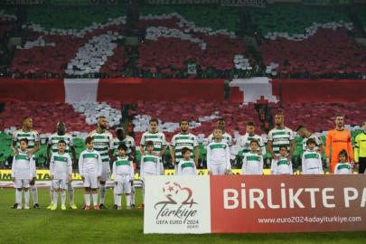 Bursaspor taraftarından 'Türkiye' koreografisi