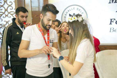 Böyle nikâh töreni görülmedi! Bir tek baba takım elbise giydi