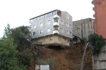 Beyoğlu'nda toprak kayması! Çökme tehlikesi var!