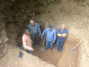 Bursa'da define avcıları kazıkları çukurda yakalandı