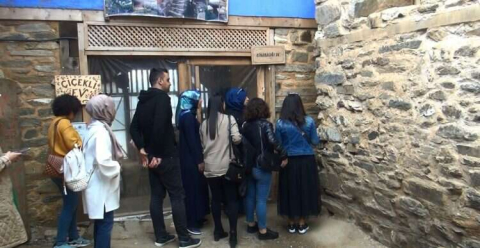 Cumalıkızık köyünün ziyaretçi akınına uğrayan sokağı; 'Cin aralığı'