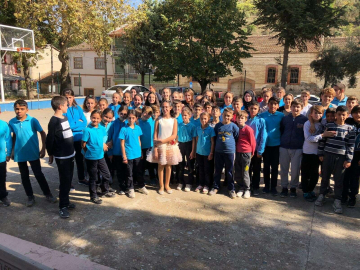 Ödüllü piyanist yaşıtlarına konser verdi