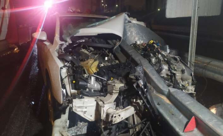 Bariyerlere ok gibi saplandı