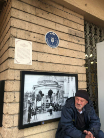 Heykel'deki PTT binasına o tabela sonunda asıldı