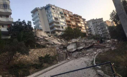 Bursa'da 9 katlı apartman büyük bir gürültüyle çöktü!