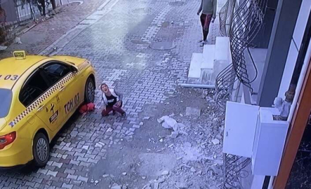 Feci kazada kardeşini gözü önünde ticari taksi ezdi!