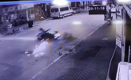 Bursa'da kontrolden çıkan motosiklette can pazarı: 2 kişi ölümden böyle döndü...