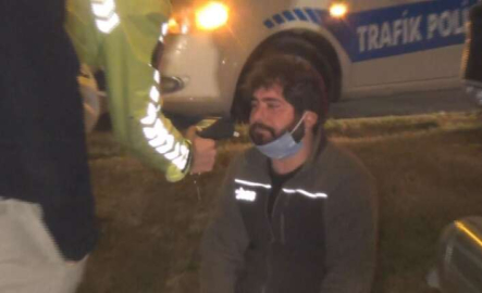 Yanan otomobilini ağlayarak seyretti