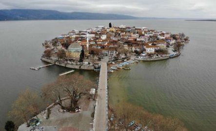 Suların yükselmesiyle birlikte Bursa'nın Venedik'i Gölyazı yeniden ada oldu