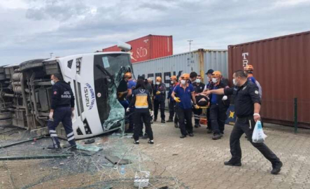 Bursa'da  İşçi midibüsü takla attı: 1 ölü, 20 yaralı
