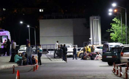 Tinerle oynarken canlarından oluyorlardı