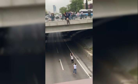 Köprüden atlayacağı sırada vatandaşlar tarafından son anda kurtarıldı