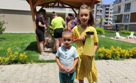 Bu çocuklar bir harika...Sokak hayvanları için limonata yapıp satıyorlar