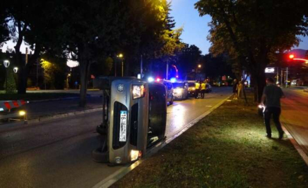Bursa'da hamur yüklü hafif ticari araç takla attı: 3 yaralı