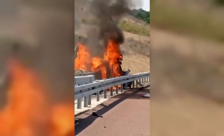 Bursa'da feci kaza! Kazada yaralanan 3 kişi yanmaktan son anda kurtuldu