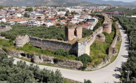 2500 yıllık surlar ortadan ayrıldı, yıkılma tehlikesiyle karşı karşıya