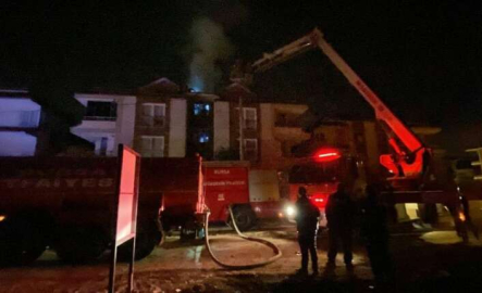 Bursa'da 3 katlı binanın teras katında yangın