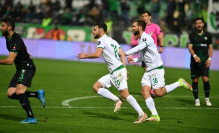 Bursaspor'da 2 futbolcu Gaziantep FK maçı kadrosunda yer almadı