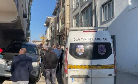 Bursa’da 3 katlı evinin çatısını tamir ederken yere düşüp hayatını kaybetti