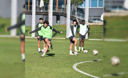 Bursaspor, Adanaspor maçının taktik çalışmasını gerçekleştirdi