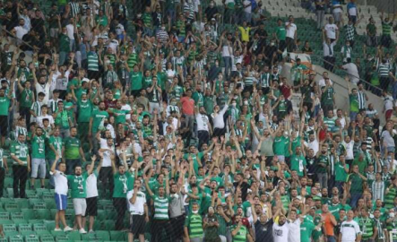 Bursaspor taraftarı yönetimi istifaya davet etti
