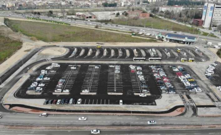 Bursa'da ücretsiz otoparklar ve park et devam et uygulaması trafiğe neşter oldu