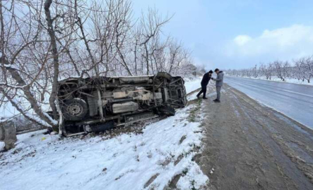Bursa'da karda kayan araç şarampole yuvarlandı