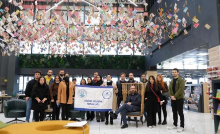 Dijital iş dünyası için üniversiteli mezunlar geliyor