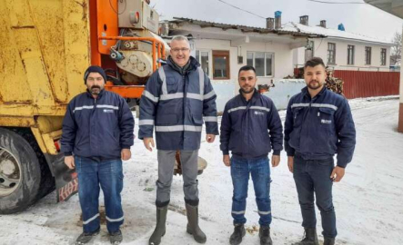 Karacabey Belediyesi yoğun kar yağışına karşı teyakkuza geçti
