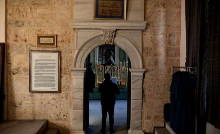 180 yıllık sancak gün yüzüne çıktı