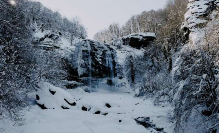 Suuçtu Şelalesi kışın da büyülüyor