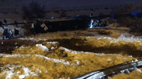 Yolcu otobüsü devrildi: 15 yaralı