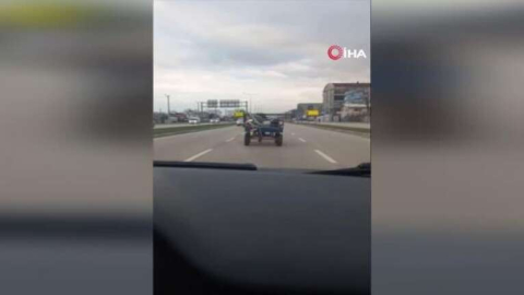 Bursa’da sürücüsüz at arabası trafiği birbirine kattı