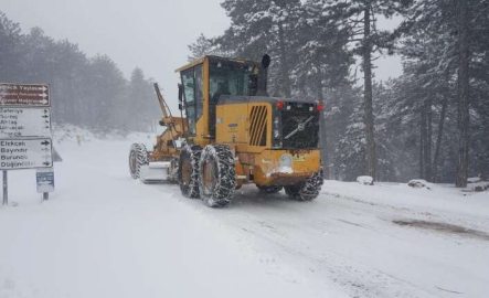 Açılmadık köy yolu, tuzlanmadık cadde kalmadı
